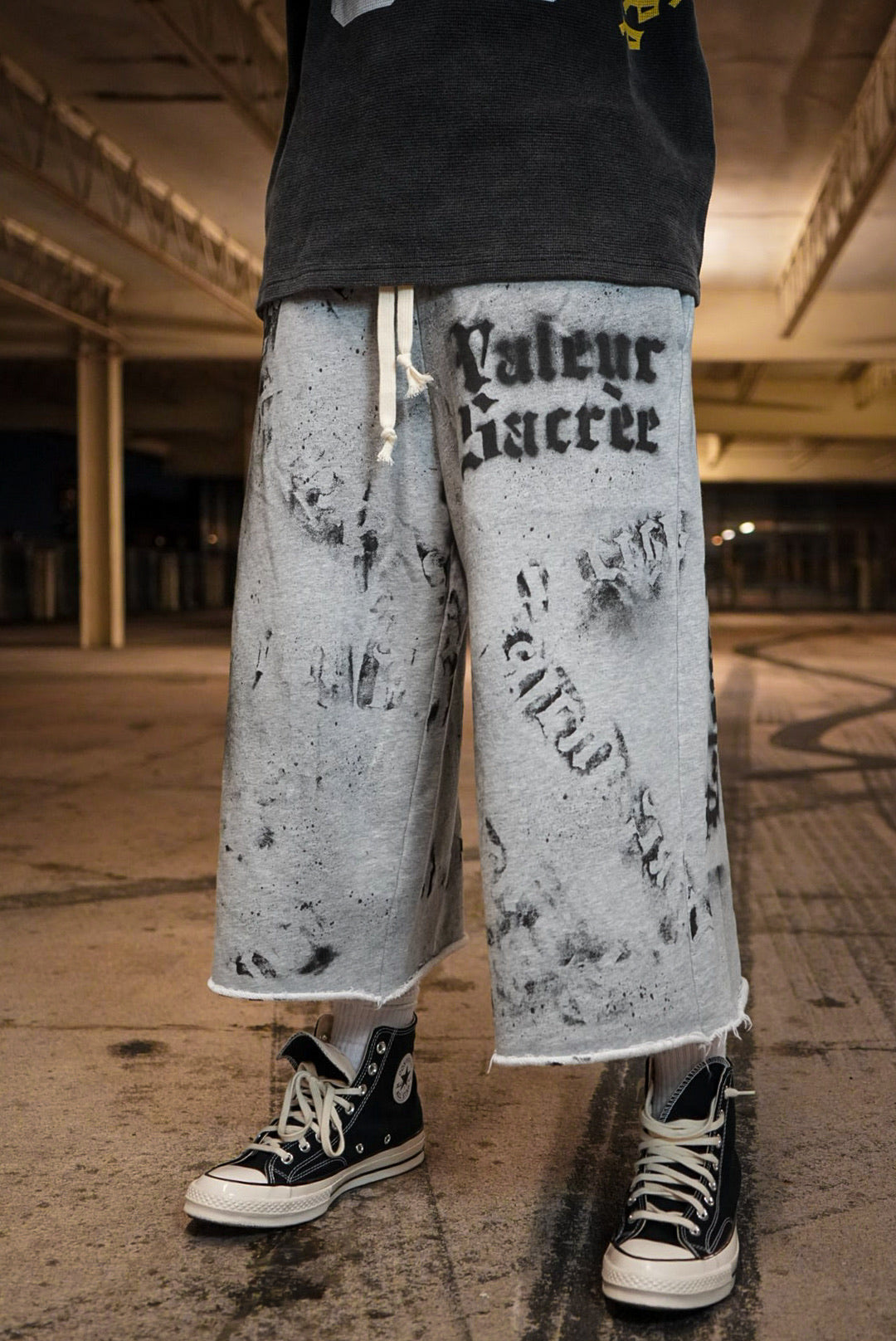 GREY 3/4 SWEATSHORTS