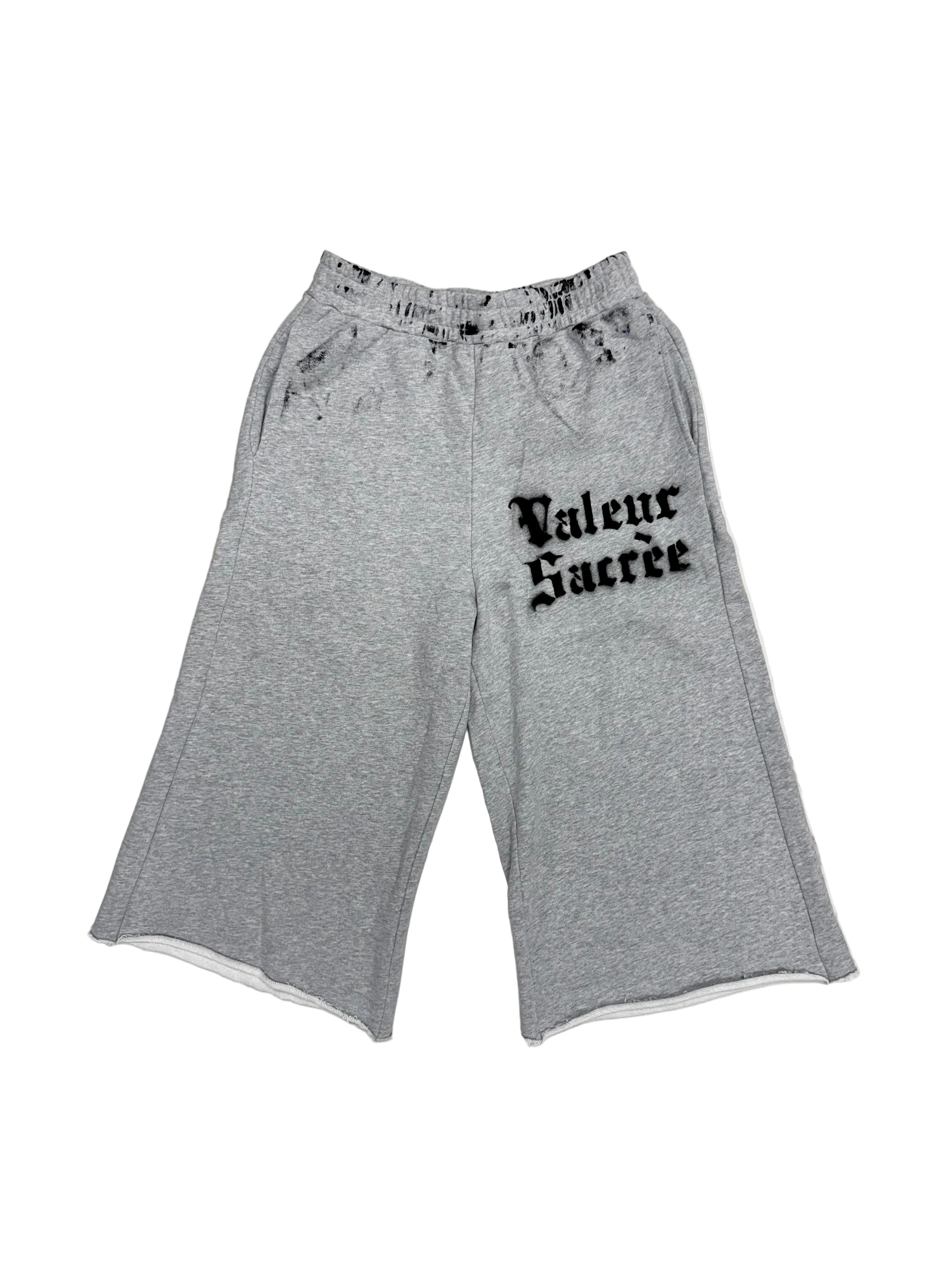 GREY 3/4 SWEATSHORTS